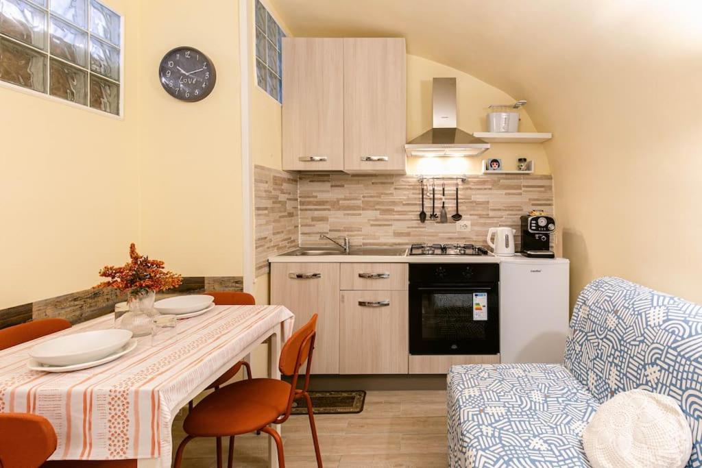 La Chicca Appartamento Intero Nei Quartieri Spagnoli ナポリ エクステリア 写真