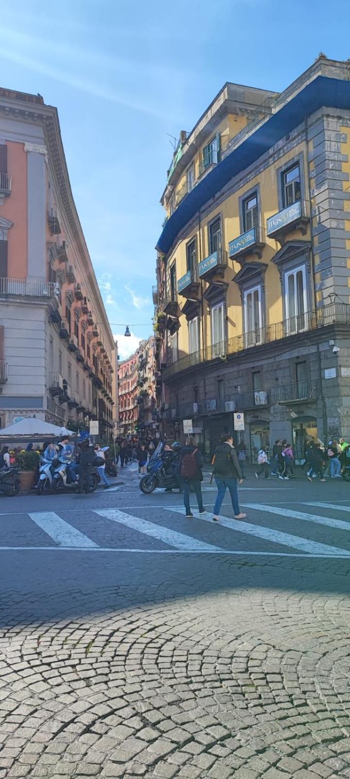 La Chicca Appartamento Intero Nei Quartieri Spagnoli ナポリ エクステリア 写真