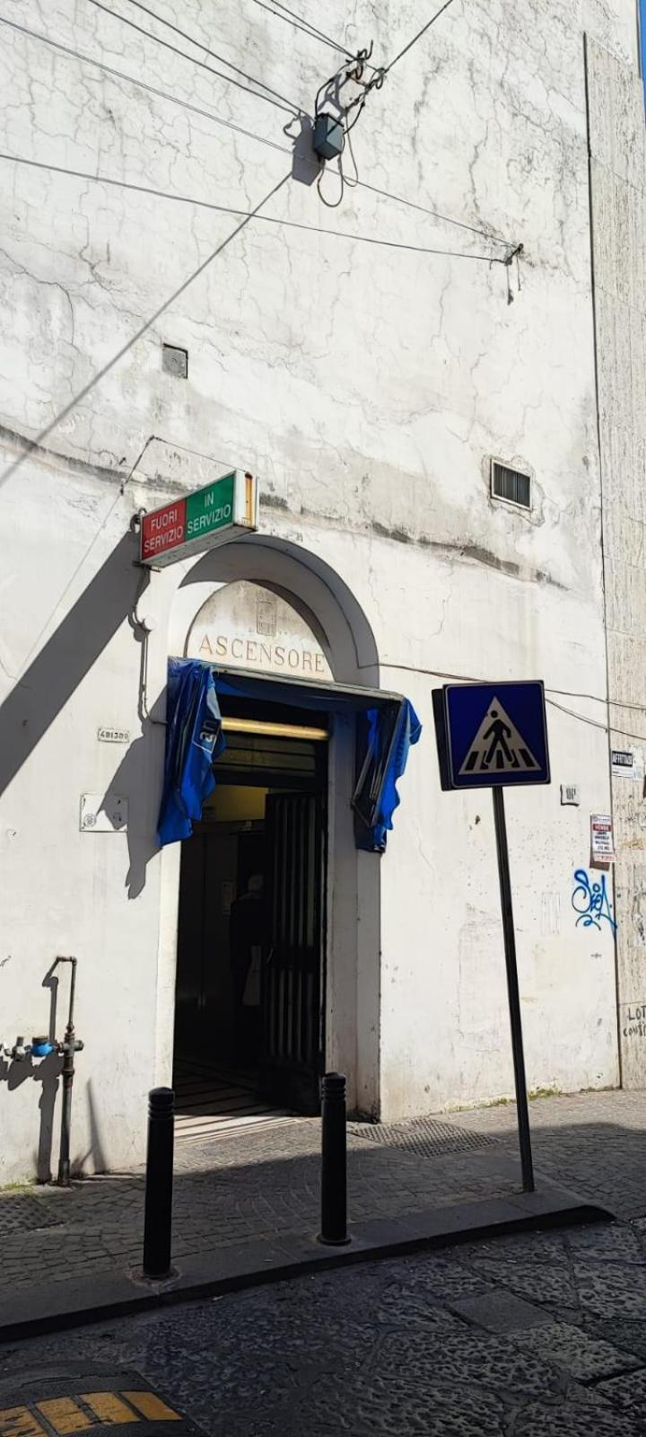 La Chicca Appartamento Intero Nei Quartieri Spagnoli ナポリ エクステリア 写真