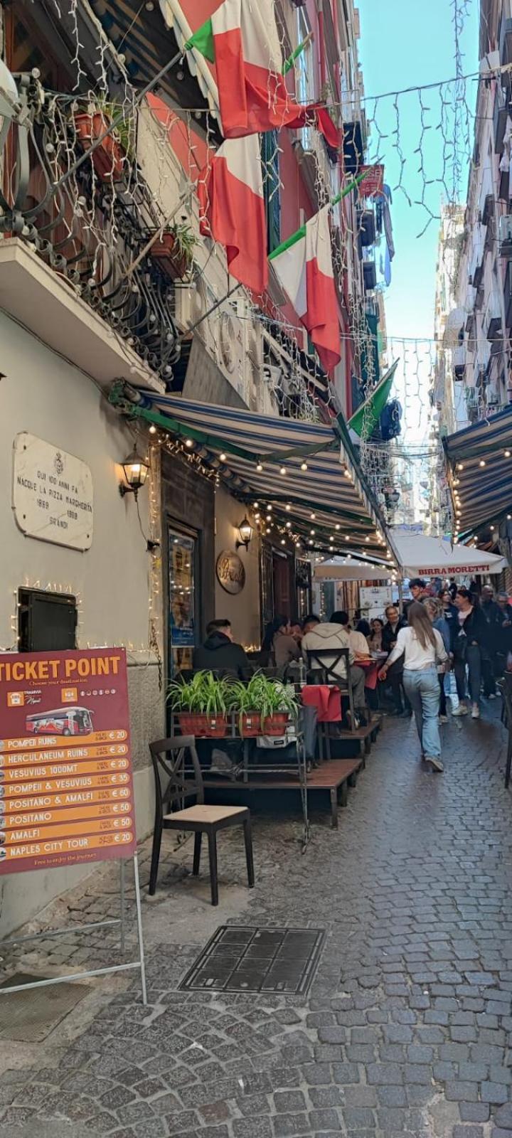 La Chicca Appartamento Intero Nei Quartieri Spagnoli ナポリ エクステリア 写真